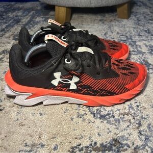 Under Armour Scamjet 3 Black & Orange Lace—Up Sneakers Size 6.5 Youth